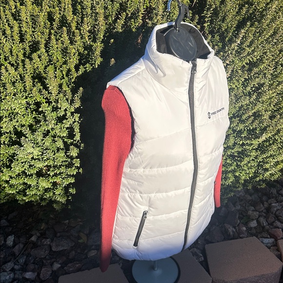 Free Country white-thick Puffer Vest with pockets-size Small-brand new/neverUsed - Picture 3 of 17
